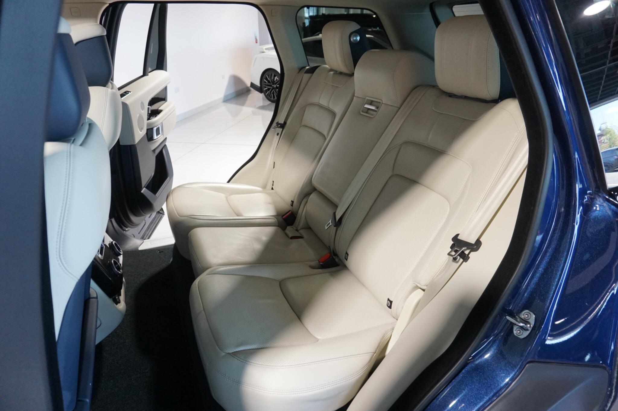 Land Rover Range Rover 2.0 P400e 12.4kWh GPF Vogue SUV 5dr Petrol Plug-in Hybrid Auto 4WD Euro 6 (s/s) (404 ps)